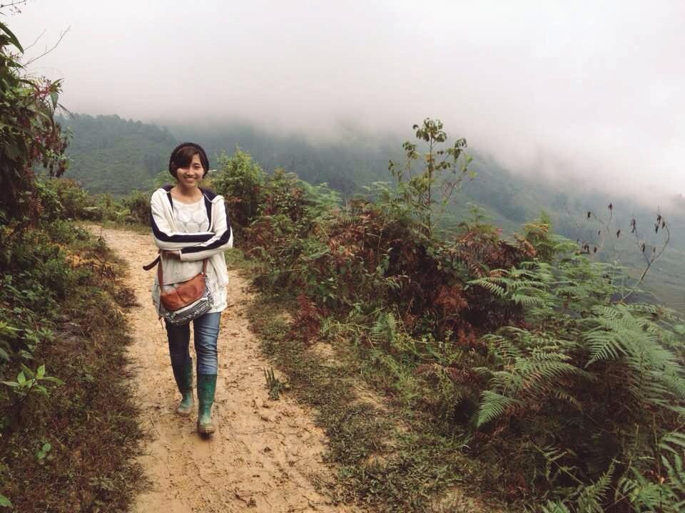 Cảnh vật hai bên lối đi đẹp thần thánh