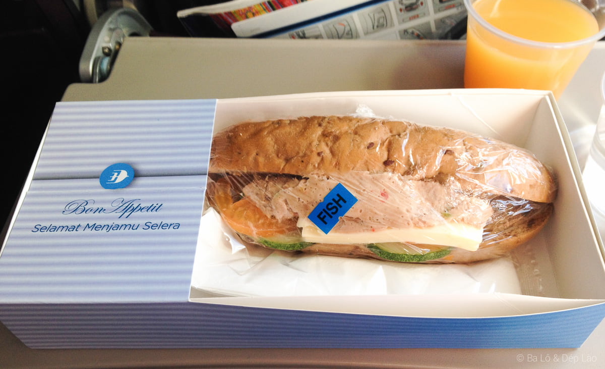 Thức ăn nhẹ dành cho hành khách - Bánh mì cá ngừ