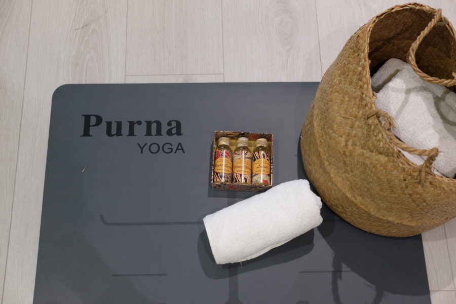 Thảm yoga mang thương hiệu riêng của Studio Purna của mình