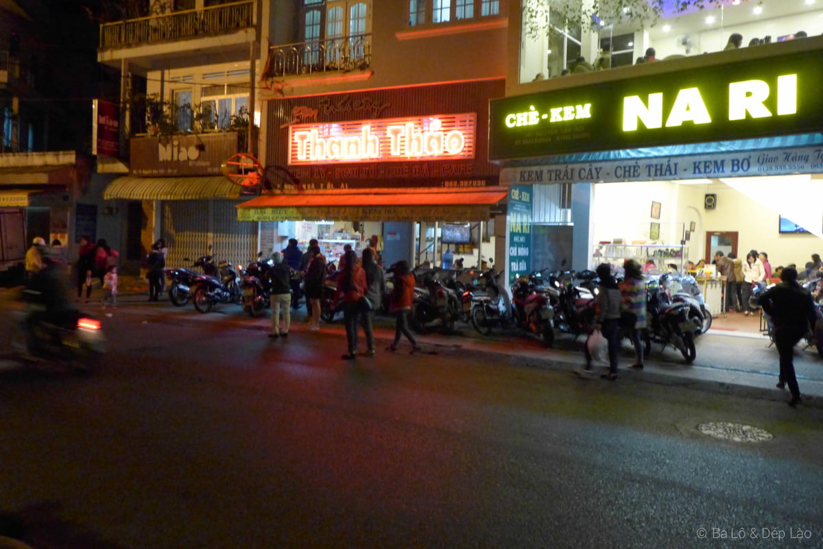 Lúc nào quán cũng đông nghịt khách ra vào
