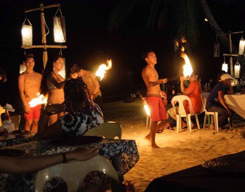 Fire Dancers điêu luyện