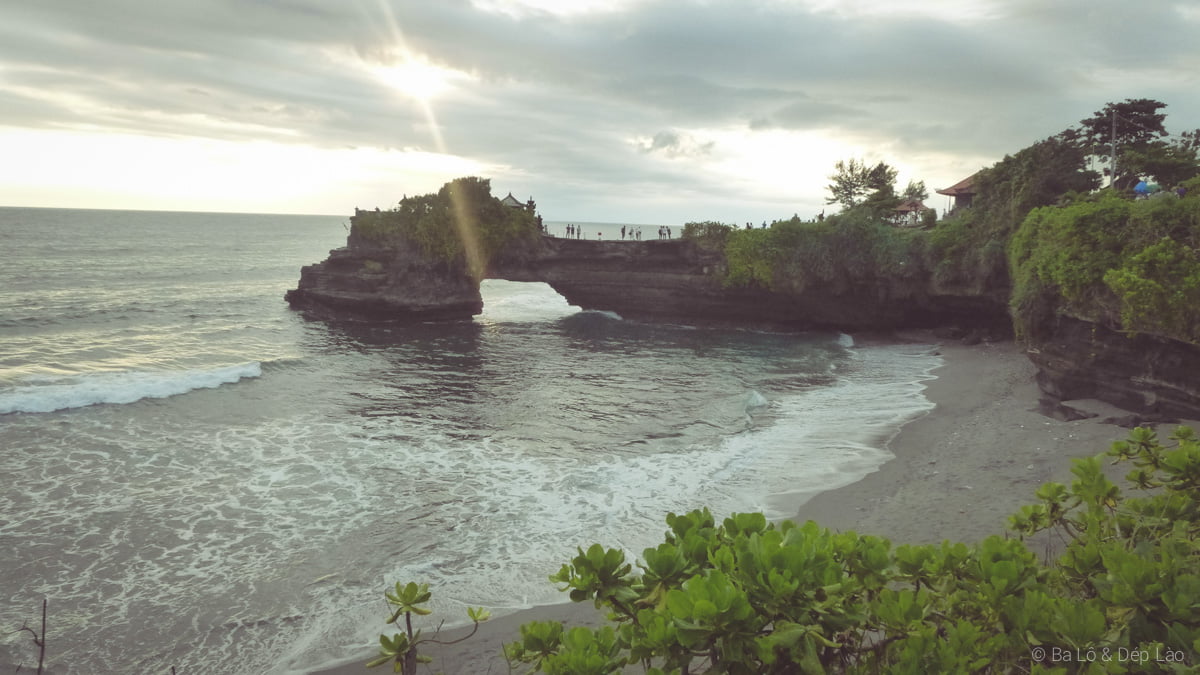 Hoàng hôn lãng mạn tại Tanah Lot