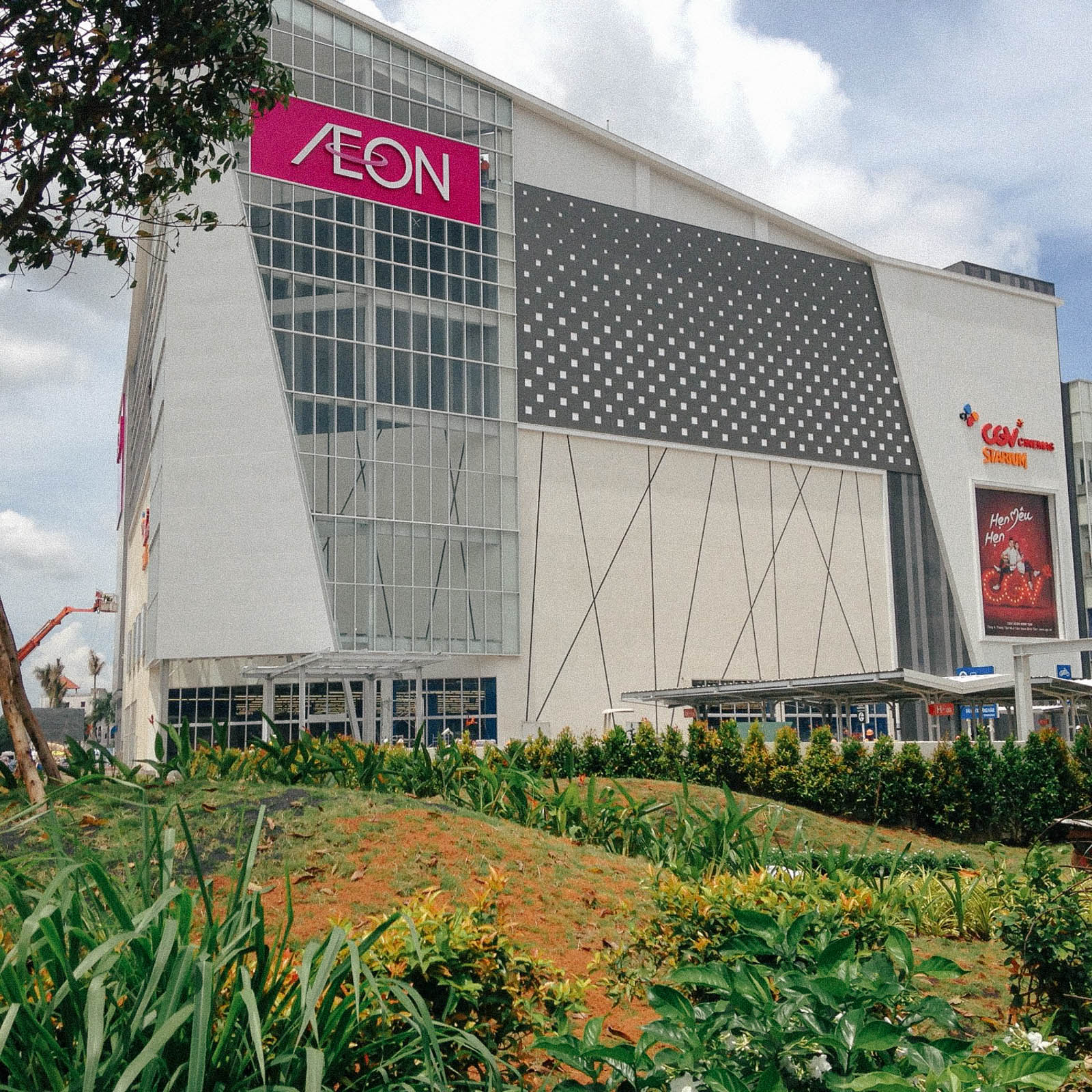 AEON Mall Bình Tân - Siêu thị Nhật khiến khách hàng khó nhất cũng phải hài lòng