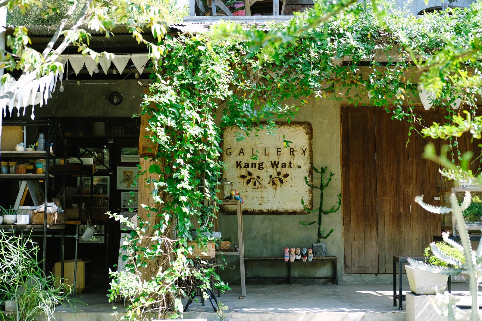 Những quán cafe đẹp chạm tim ẩn mình trong tán lá xanh