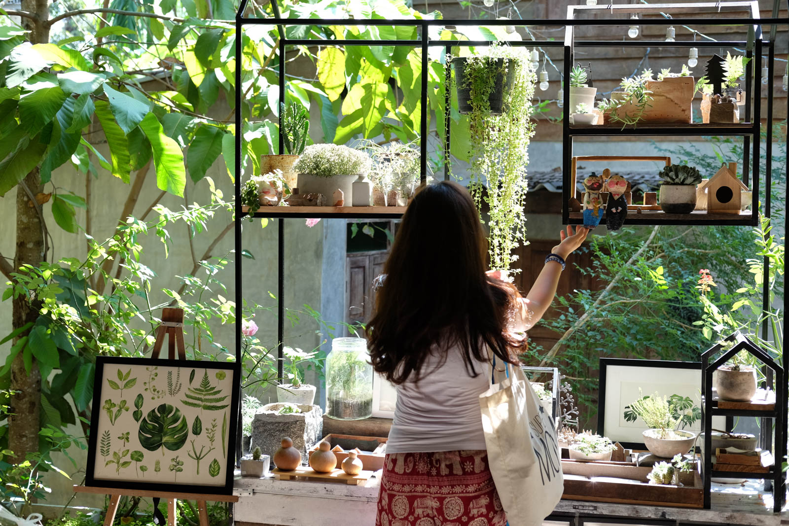 Nơi bạn có thể tự mua cho mình một vài bức tranh làm xanh không gian sống