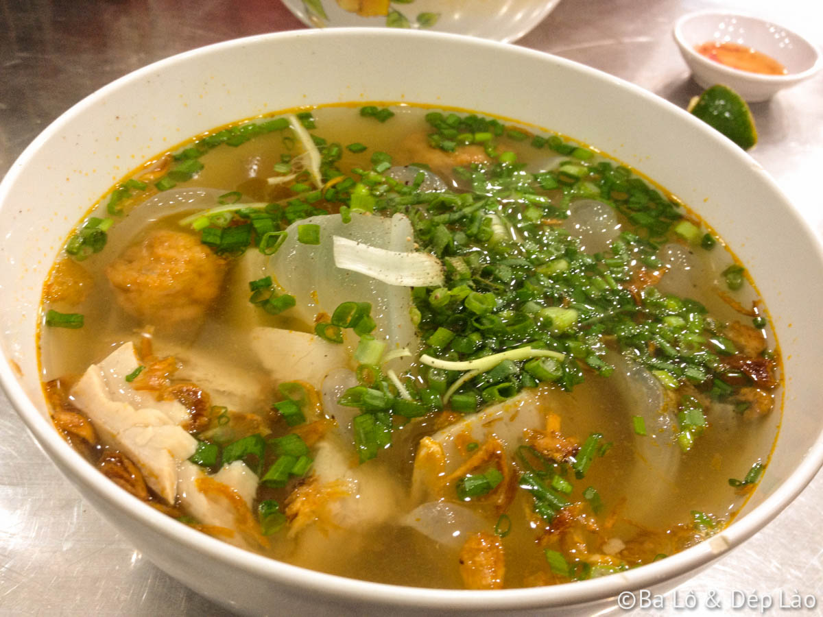 Bánh canh chả cá chợ Đầm ở Sài Gòn