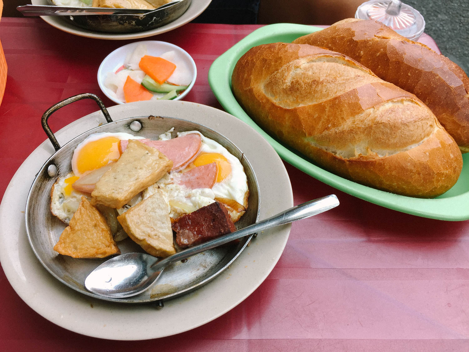 Thú vị với Bánh mì chảo Hoà Mã lâu đời nhất ở Sài Gòn
