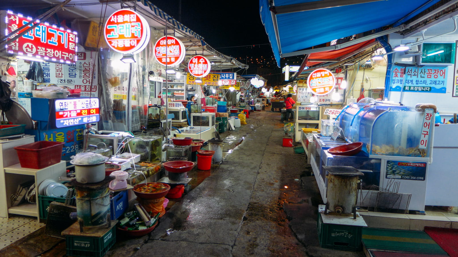 Khu ăn uống ban đêm ở chọ cá Jagalchi