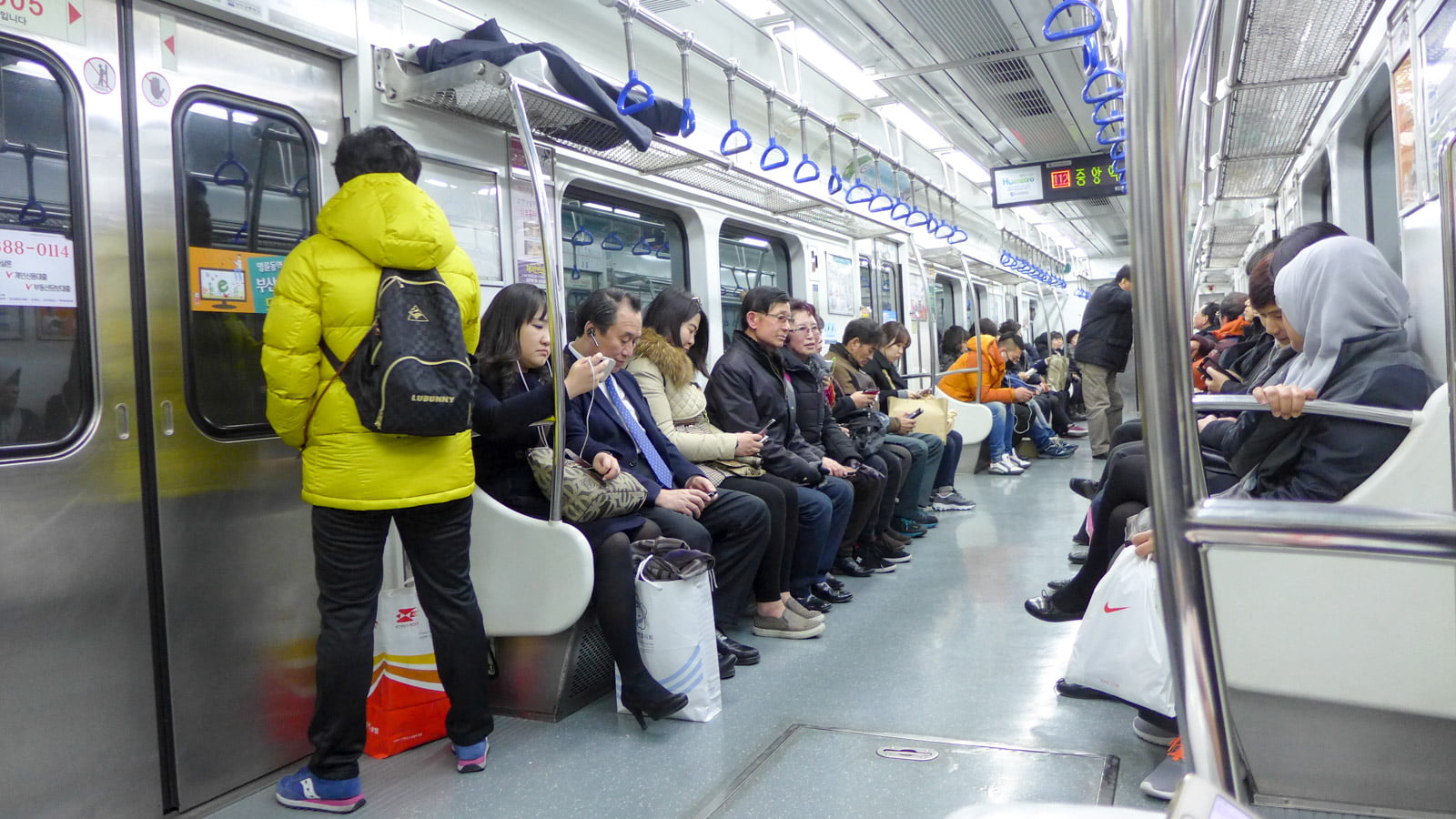 Hệ thống tàu điện ngầm ở Busan rất hiện đại và rộng lớn, phủ khắp thành phố Busan.