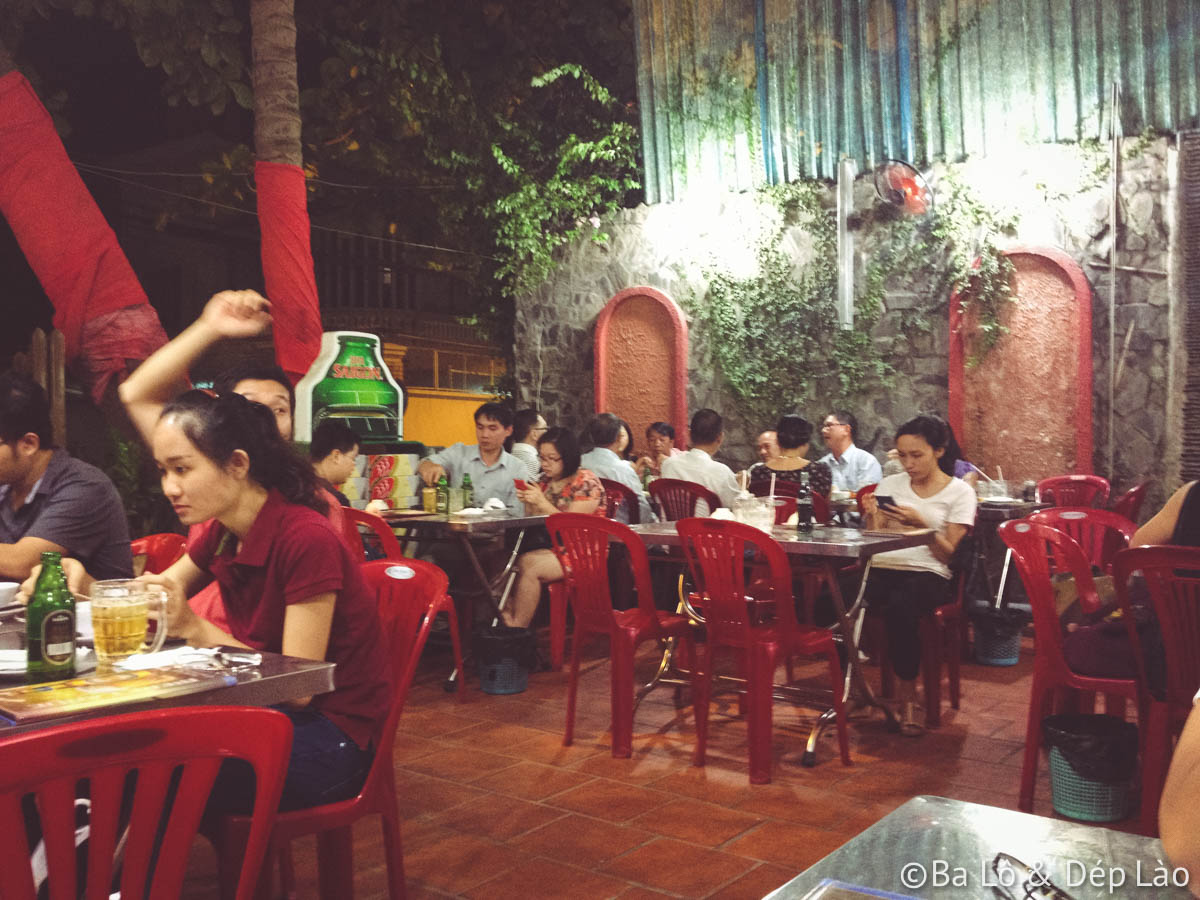 Quán Cua Hoa lúc nào cũng tấp nập đông khách