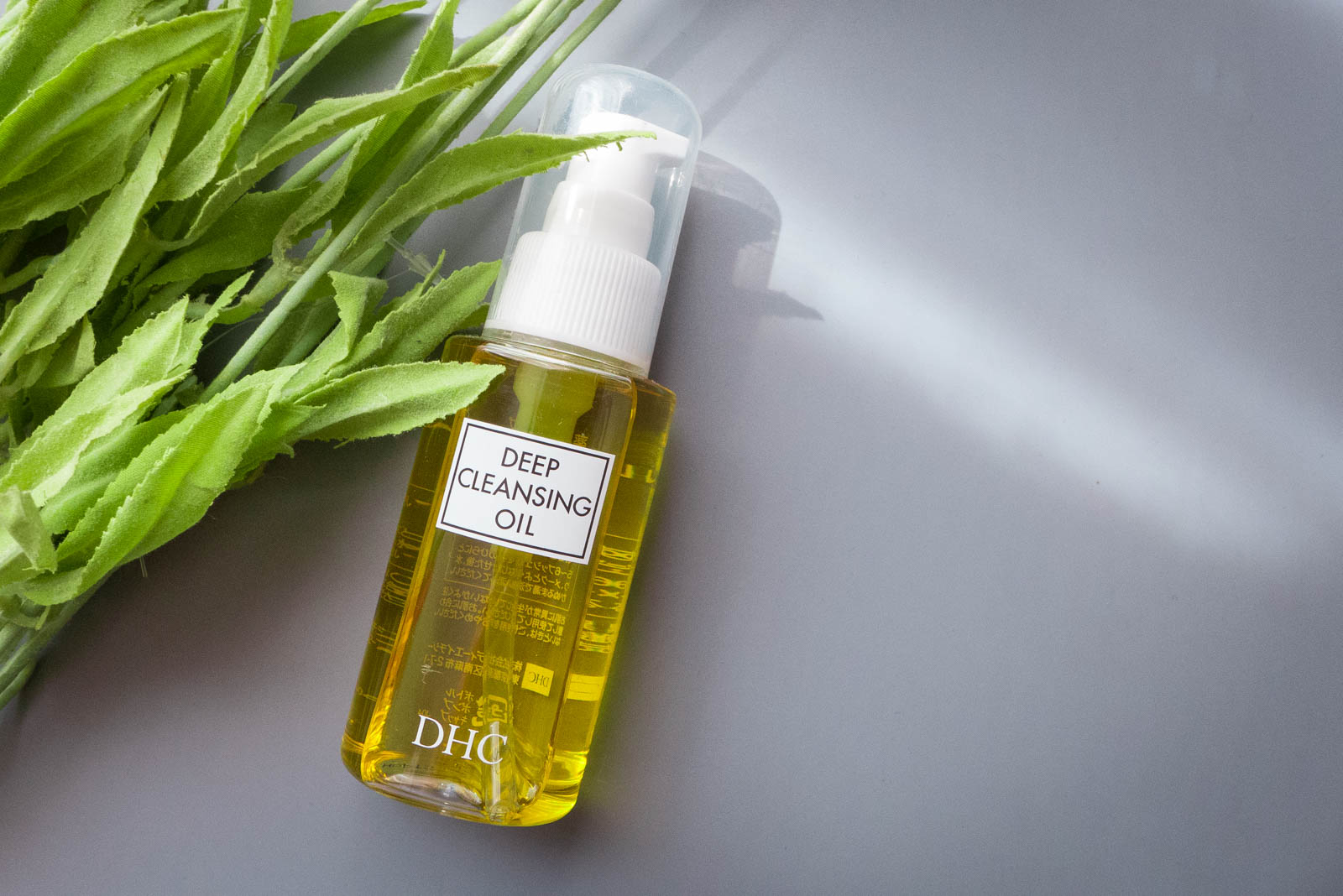 Tẩy trang với DHC Deep Cleansing Oil hiệu quả tuyệt vời