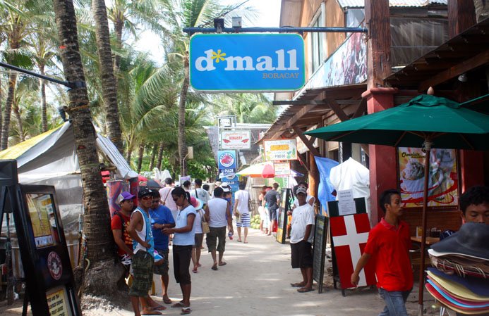 D' Mall - Nơi tập trung các nhà hàng quán ăn ở trung tâm Boracay