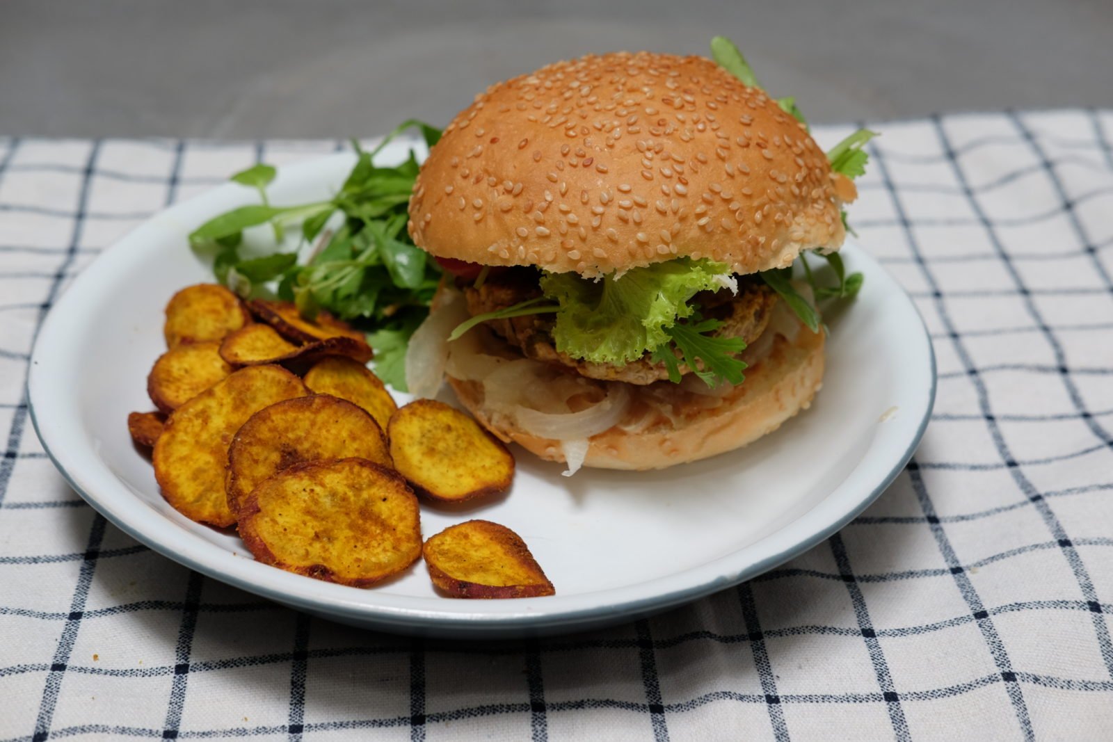 Burger thuần chay của mình tự chế bien