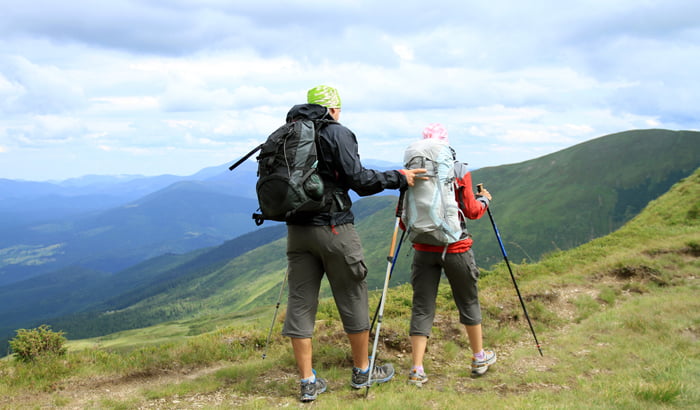 Gậy cũng là vật dụng cần thiết khi trekking