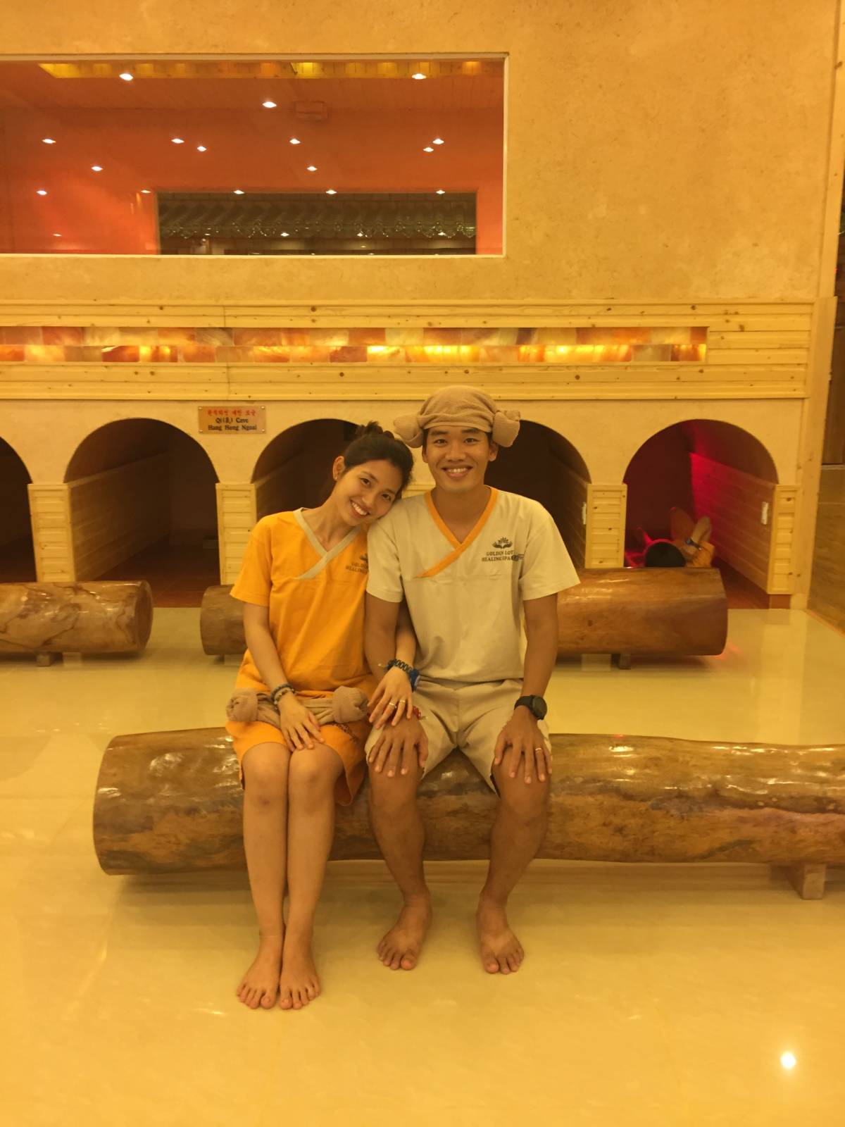 Nhật ký một ngày hẹn hò của cặp đôi Ba Lô và Dép Lào