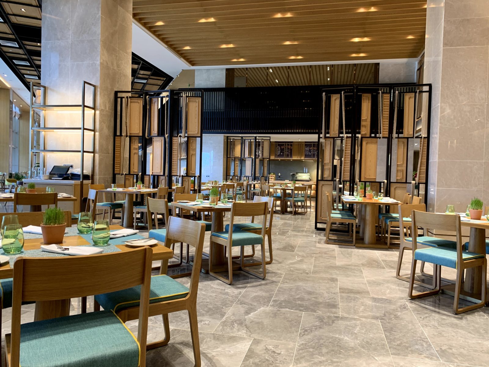 Khu vực nhà hàng bên trong resort
