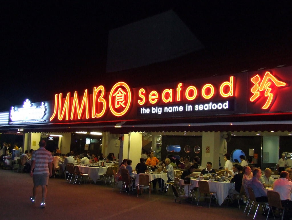Jumbo Seafood tại East Coast không gian khoáng đãng, lúc nào cũng đông nghẹt khách