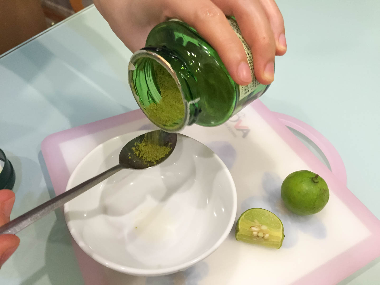 Bột trà xanh Uji Nhật Bản mình vừa uống vừa đắp mạ nạ luôn. Đẹp từ trong ra ngoài luôn nhe