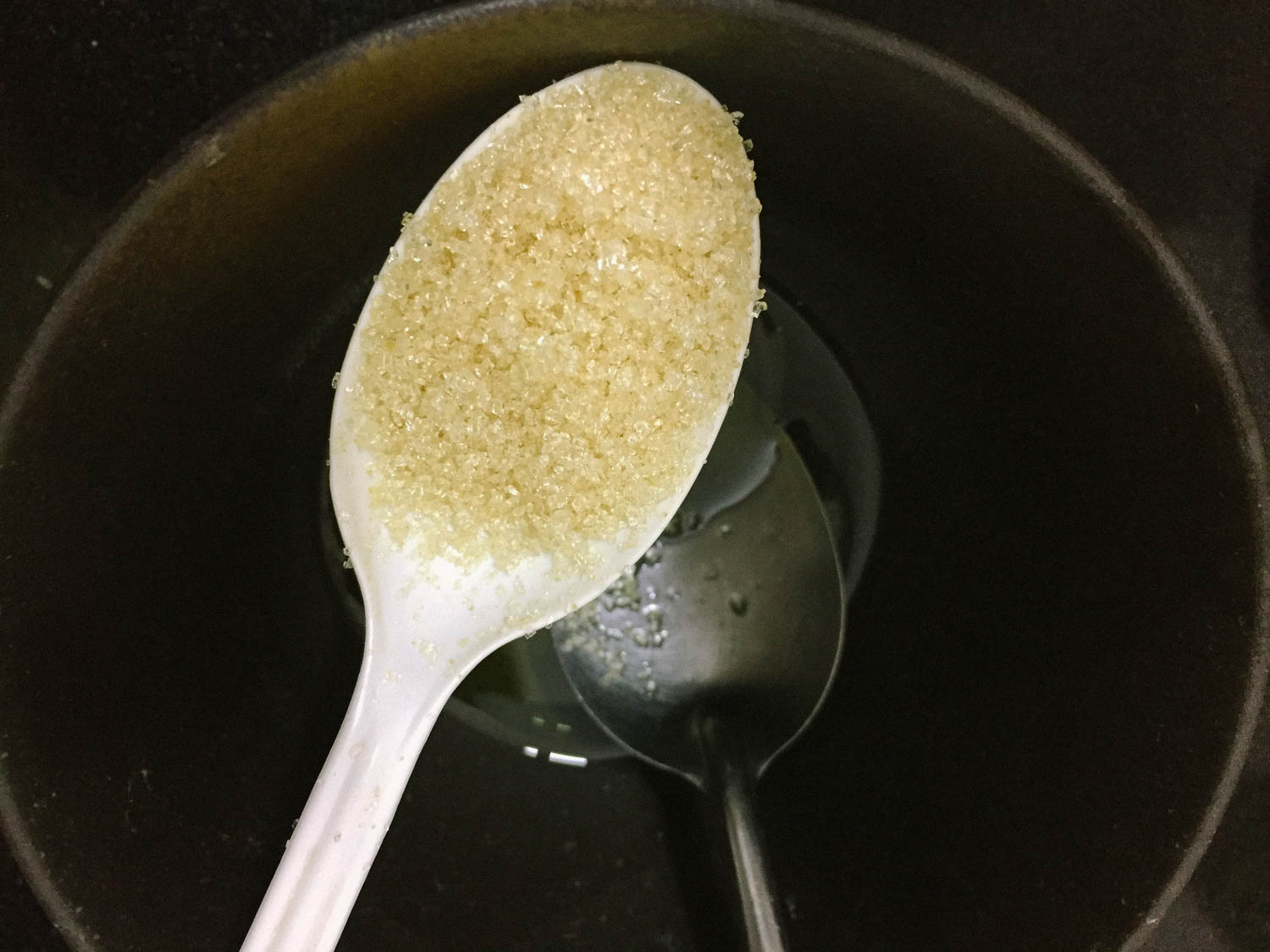 Sau đó là đường, muối và tiêu