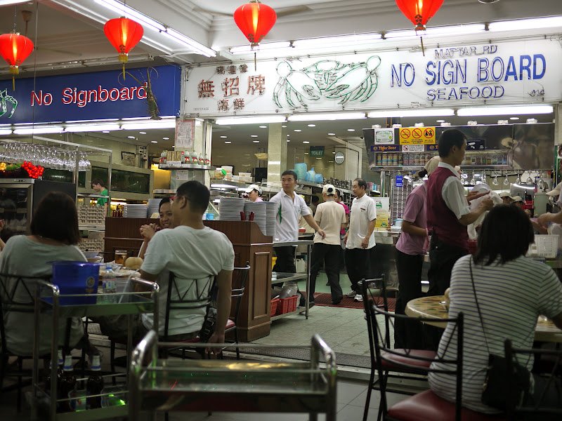 No Sign Board nằm trong khu Geylang giá cả ổn nhất trong chuỗi của hàng