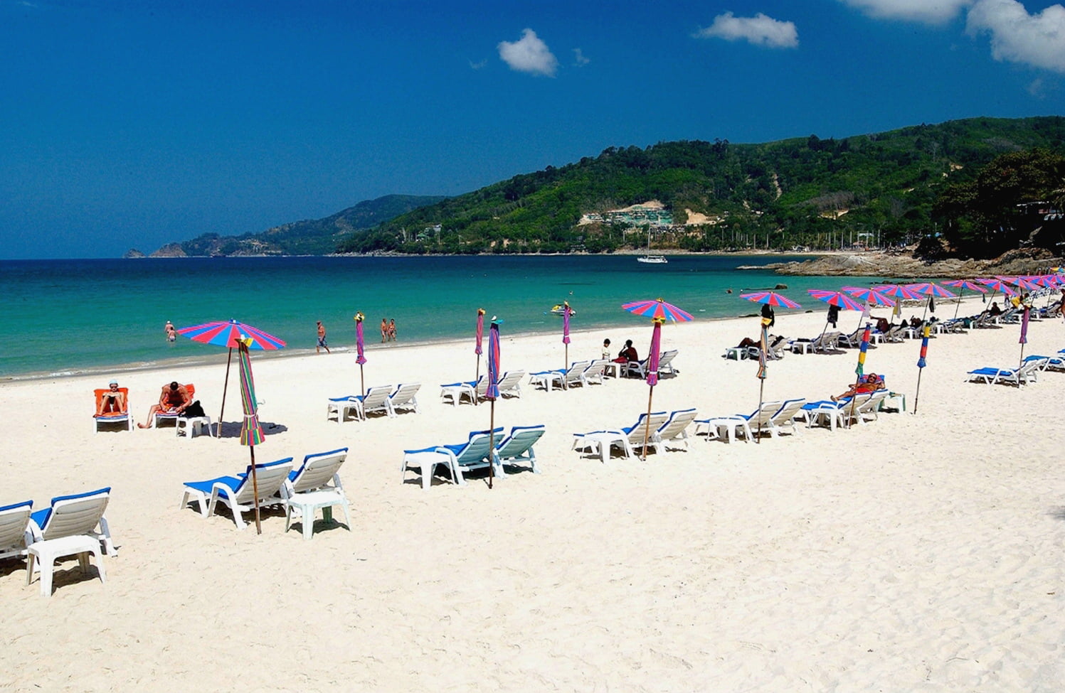 Bãi biển Patong là bãi biển sôi động nhất Phuket.