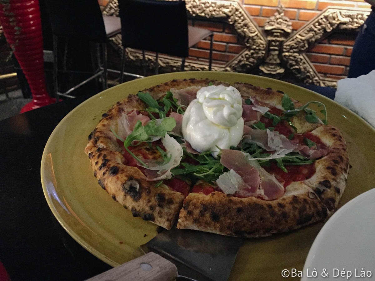 Pizza thịt nguội với cục kem Ý thần thánh ;)
