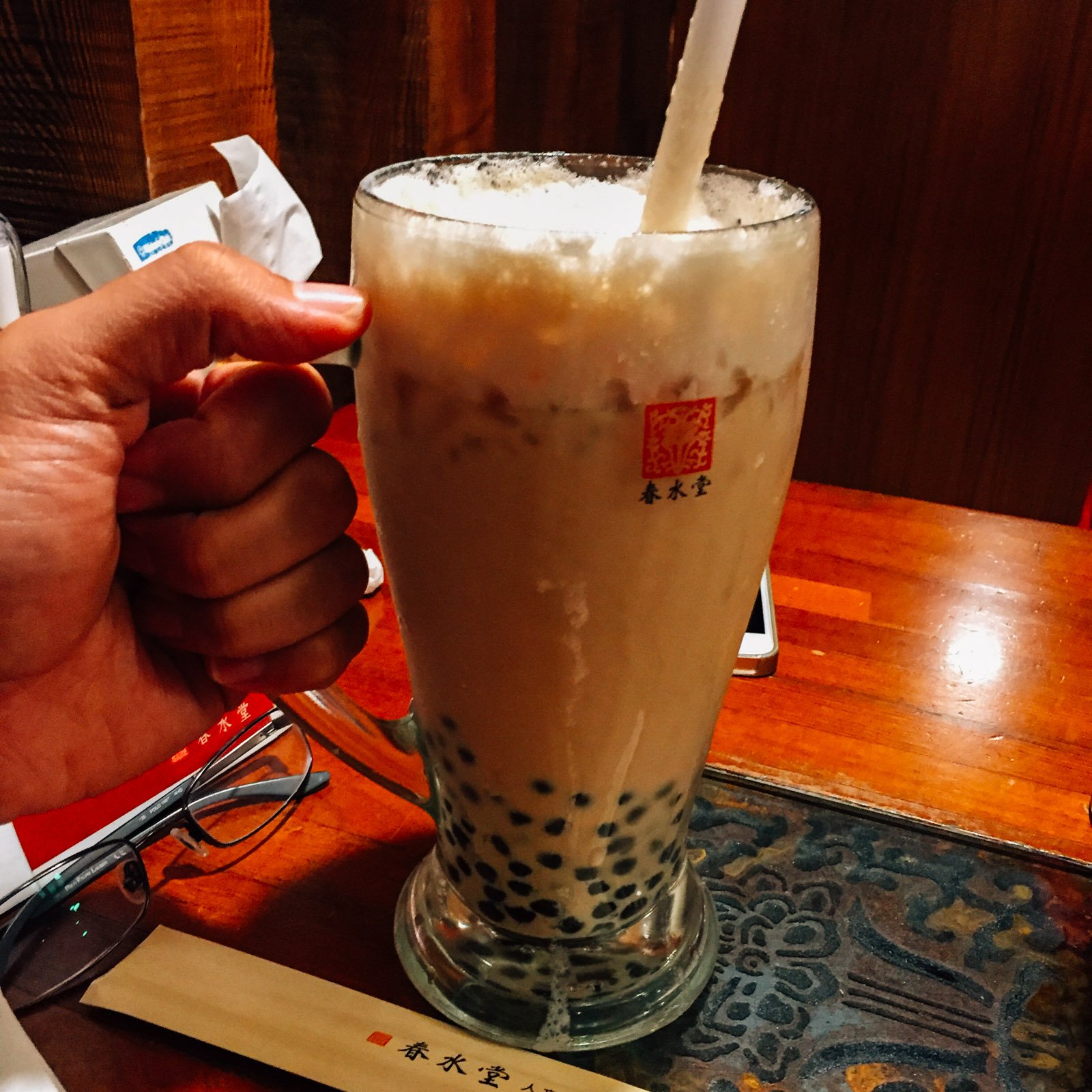 Ly trà sữa khổng lồ