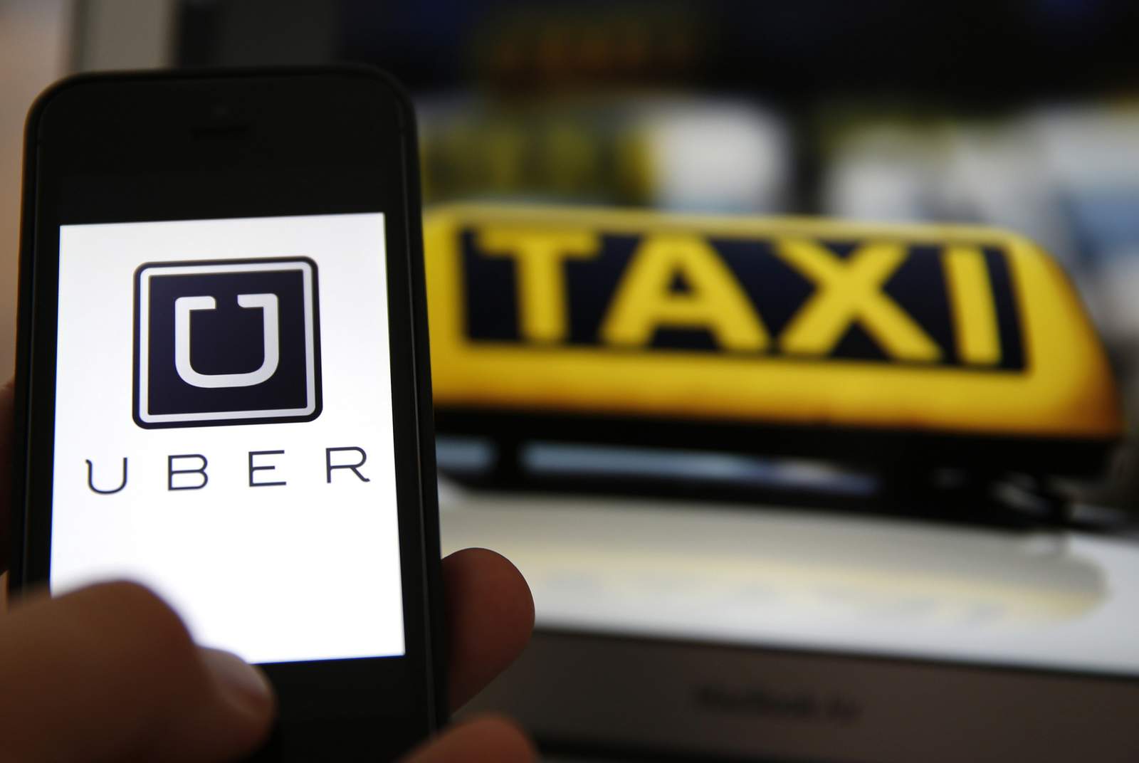 UBER ưu đãi giảm giá 30% nhân dịp kỉ niệm 1 năm ra mắt thị trường Việt Nam