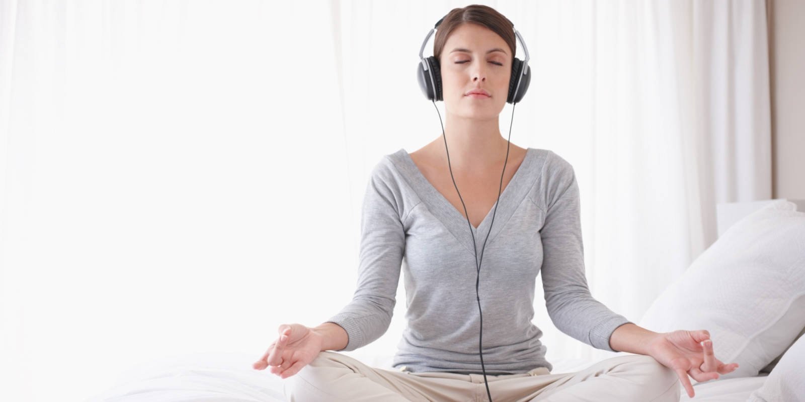 Mình chia sẻ các bạn link list nhạc mình thường hay nghe khi tập Yoga mỗi ngày tại nhà bên dưới nhé